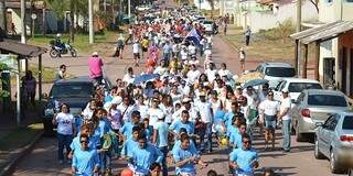 Centenas de pessoas foram às ruas na manhã de hoje em declaração de amor pelo município. (Foto: Diário Corumbaense)