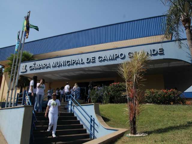 Sem resposta, MP intima C&acirc;mara para explicar excesso de comissionados