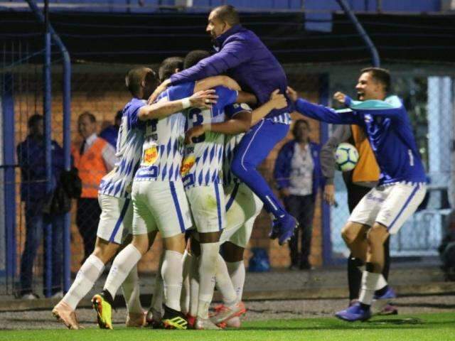 Com gol de Jonathan, Ava&iacute; vence o Atl&eacute;tico Mineiro por 1 a 0 na Ressacada