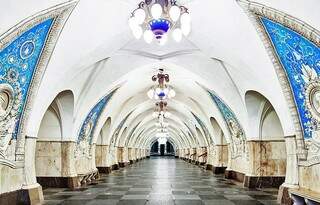 Não há quem não se encante com a beleza arquitetônica do metrô em Moscou, difícil é registrar tudo (Foto: Gazeta do Povo)