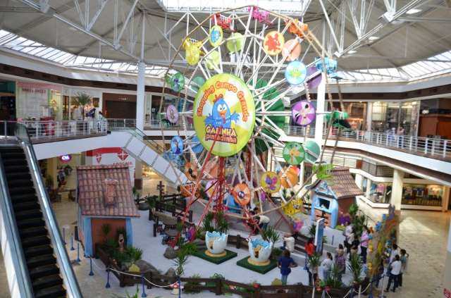 Para a crian&ccedil;ada, Galinha Pintadinha volta em vers&atilde;o roda gigante indoor