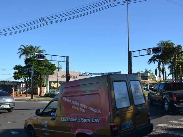  Pane no sem&aacute;foro confunde motoristas em trecho da Afonso Pena
