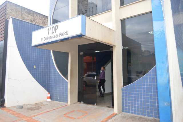 Gerente de imuniza&ccedil;&atilde;o dep&otilde;e &agrave; pol&iacute;cia sobre vacina&ccedil;&atilde;o em gabinete