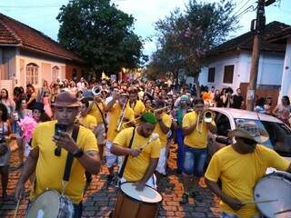 Desfile de Escola de Samba na Esplanada Ferroviária (Foto: Arquivo/ Campo Grande News)