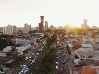 Carreata #EleSim toma conta de ruas e supera 10 mil carros, diz organiza&ccedil;&atilde;o