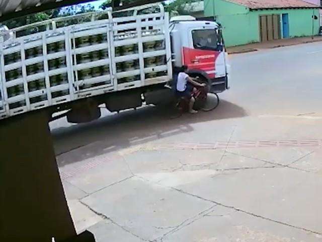 Acidente que matou ciclista e a&ccedil;&atilde;o da PRF est&atilde;o entre os v&iacute;deos mais vistos