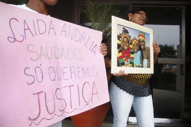 &ldquo;&Eacute; uma cicatriz que n&atilde;o se fecha&rdquo;, diz m&atilde;e de mulher morta a pedradas