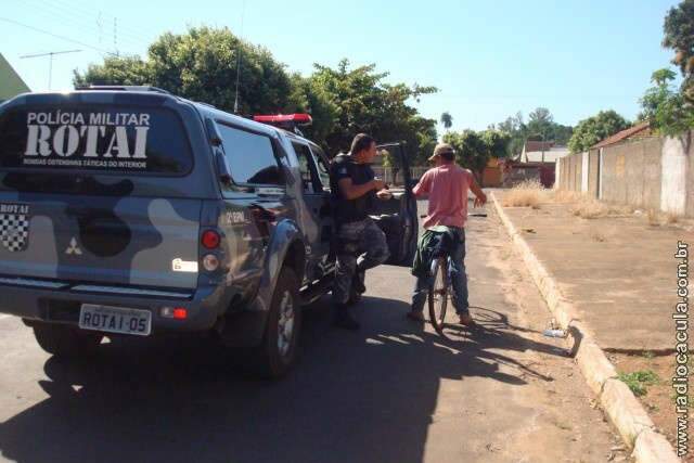 Borracheiro esconde roupas furtadas na cueca