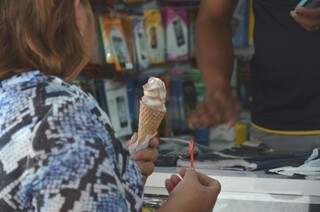 As vendas de sorvetes e picolés praticamente triplicaram em algumas sorveterias da Capital. (Foto: Vanessa Tamires)