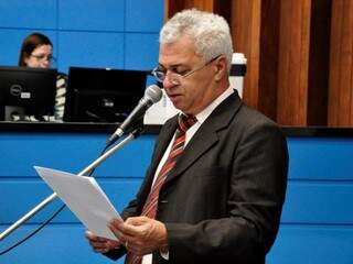 Deputado Cabo Almi discursa durante sessão na Assembleia Legislativa. (Foto: Luciana Nassar/ALMS).