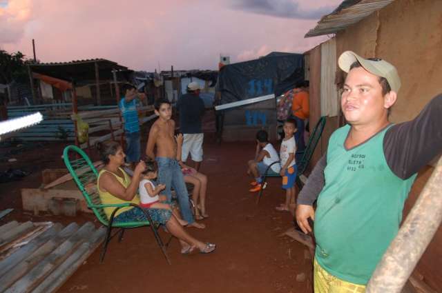 Invas&atilde;o fica 35% menor, mas fam&iacute;lias continuam em &aacute;rea p&uacute;blica na Capital