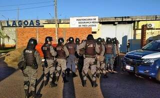 Policiais estão no presídio de segurança média, em Três Lagoas. (Foto: Celso Daniel/ JP News)