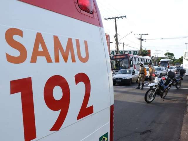 Acidente com duas motos e 3 feridos tumultua cruzamento na Costa e Silva 
