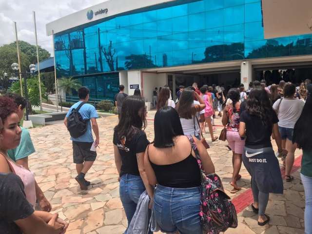 Sem a temida reda&ccedil;&atilde;o, candidatos se dizem mais calmos no 2&ordf; dia de provas