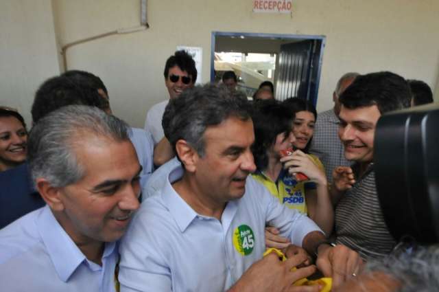 Com uma hora de atraso, A&eacute;cio chega a Campo Grande