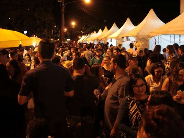 Com jeitinho de interior, feira gastron&ocirc;mica do Cas&oacute;rio foi para todos os gostos