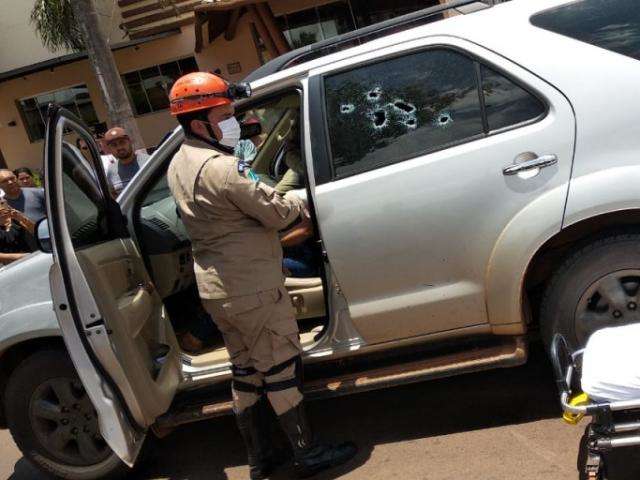 Mulher &eacute; fuzilada dentro de Hilux no centro de cidade da fronteira