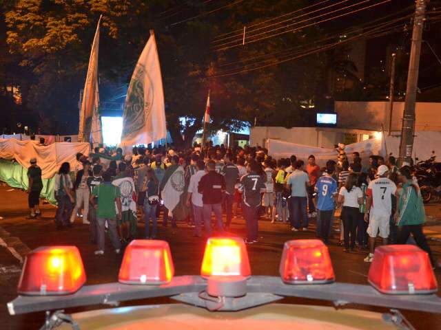 Festa de torcida tem combina&ccedil;&atilde;o de risco: jovens, &aacute;lcool e nada de fiscaliza&ccedil;&atilde;o