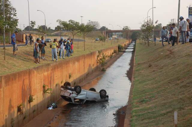  Capital abre licita&ccedil;&atilde;o para instalar guard rail &agrave;s margens do Anhandu&iacute;