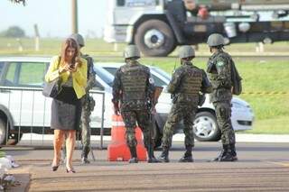 Exército comanda interdições e mega esquema de segurança (Foto: Marcos Ermínio)