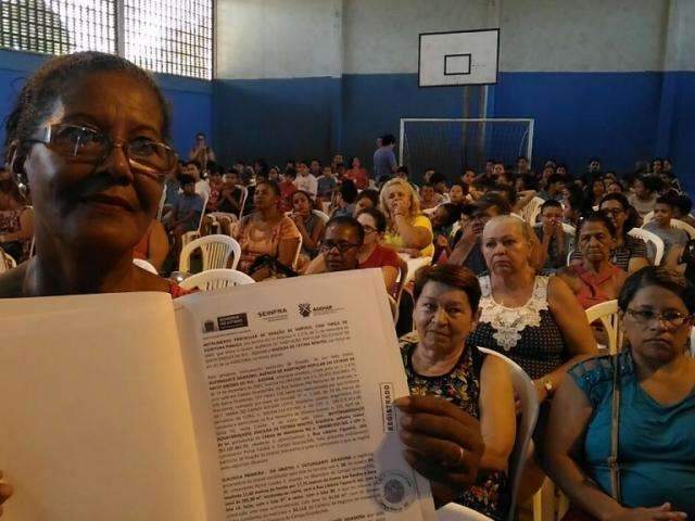 Governo entrega escrituras para 100 fam&iacute;lias do Portal Caiob&aacute; 
