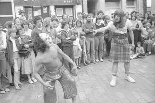 Breno (à esquerda) se apresentando na Escócia em 1978 (Foto: Arquivo Pessoal)