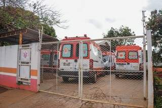 Ambulâncias paradas no bairro Pioneiros (Paulo Francis