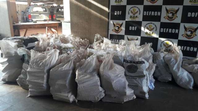 Seis pessoas s&atilde;o presas e 1,6 tonelada de maconha &eacute; apreendida em carreta