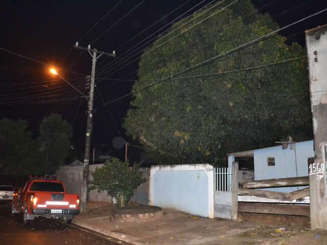  Ap&oacute;s 2 meses de estiagem, s&aacute;bado tem 43 graus, chuva e estragos