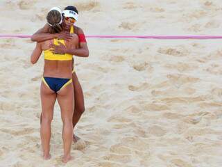 Juliana e Larissa comemoram vitória nesta quarta-feira nos Jogos Olímpicos de Londres. (Foto: Getty Images)