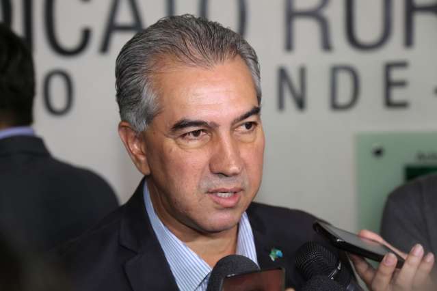 Governador participa de reuni&atilde;o da educa&ccedil;&atilde;o e posse de procuradores