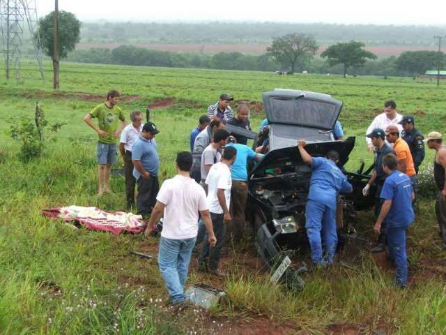  Duas pessoas est&atilde;o em estado grave ap&oacute;s acidente em Camapu&atilde;