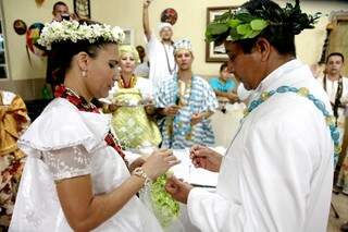 Raquel e Valdecir se casaram no terreiro Ilè Dará. (Fotos: Cleber Gellio)