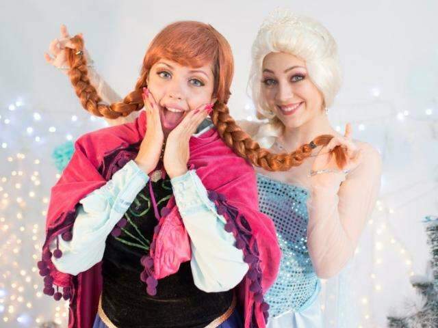 Elsa e Anna de Frozen, encantam o p&uacute;blico nos dias 11 e 12, no Glauce Rocha