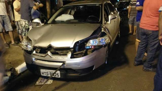 B&ecirc;bado atropela crian&ccedil;a de 6 anos, tenta fugir, bate em carro e &eacute; preso