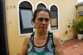 Moradora conta que local abriga muitos usuários de droga e bêbados. (Foto:Simão Nogueira)