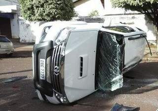 Veículo ficou destruído. (Foto: Clezer Gomes/Agora News)
