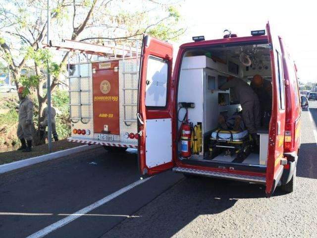 Motociclista se envolve em acidente  na Ernesto Geisel e cai em c&oacute;rrego 