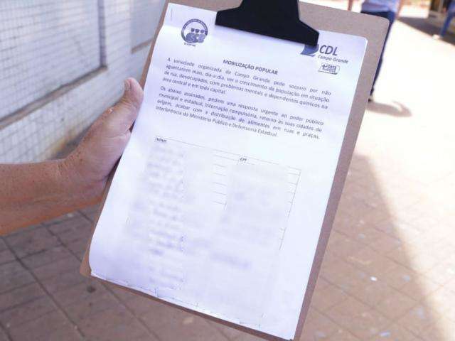 Interna&ccedil;&atilde;o compuls&oacute;ria de usu&aacute;rios de drogas op&otilde;e grupos no Centro