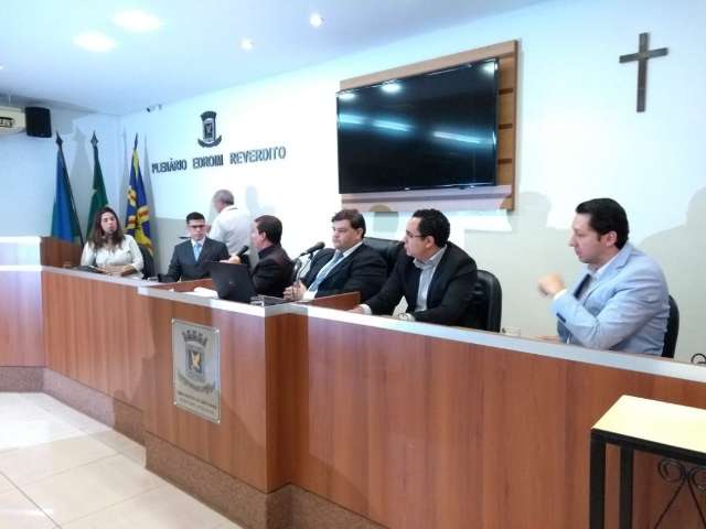 Taxistas voltam a negar compra de alvar&aacute;s e criticam apelido &lsquo;mafiosos&rsquo;