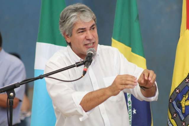 Vereadores condenam escolha de amigos e cobram urg&ecirc;ncia na troca de secret&aacute;rios