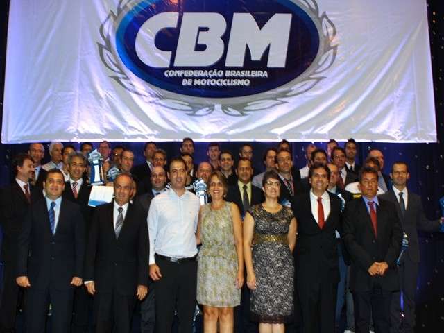 Noite de gala marca premia&ccedil;&atilde;o do motociclismo brasileiro em Campo Grande