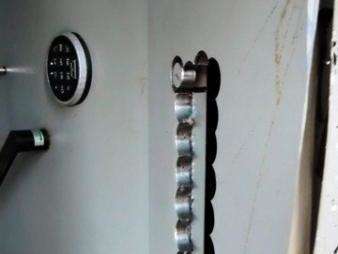 Ladr&otilde;es atacam durante madrugada e usam serra para abrir caixa eletr&ocirc;nico