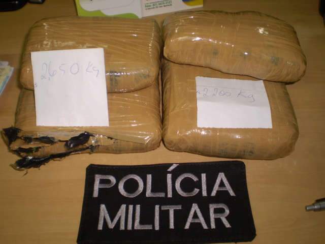  Dupla &eacute; flagrada pela PM com quatro quilos de haxixe em Mundo Novo