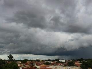 O sábado será de chuva e trovoadas, com rajadas de vento fracas a moderadas, em Campo Grande. (Foto: Divulgação)