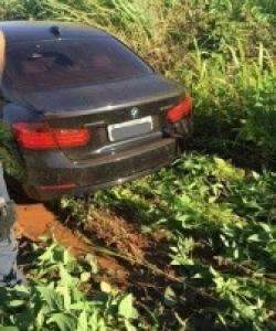 Amigos de m&eacute;dico encontrado morto acreditam que ele foi assassinado