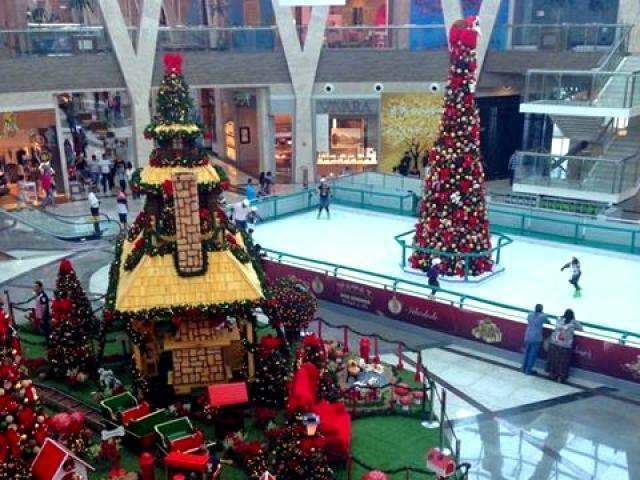 Papai Noel come&ccedil;a a desembarcar e Natal ter&aacute; pistas de patina&ccedil;&atilde;o em shoppings