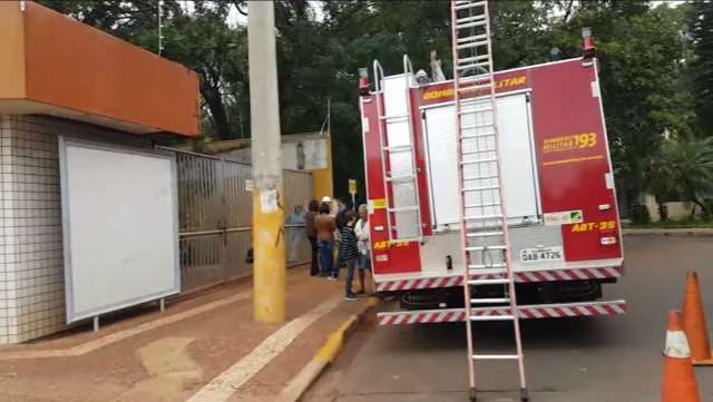 AO VIVO: Trabalhador morre em obra de gin&aacute;sio no centro