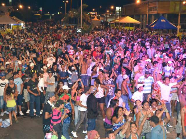  Leitores defendem fim do Carnaval na Fernando Corr&ecirc;a da Costa