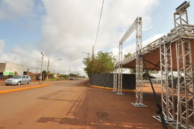 Tr&acirc;nsito ficar&aacute; interditado em frente ao Dourad&atilde;o nos quatro dias de folia